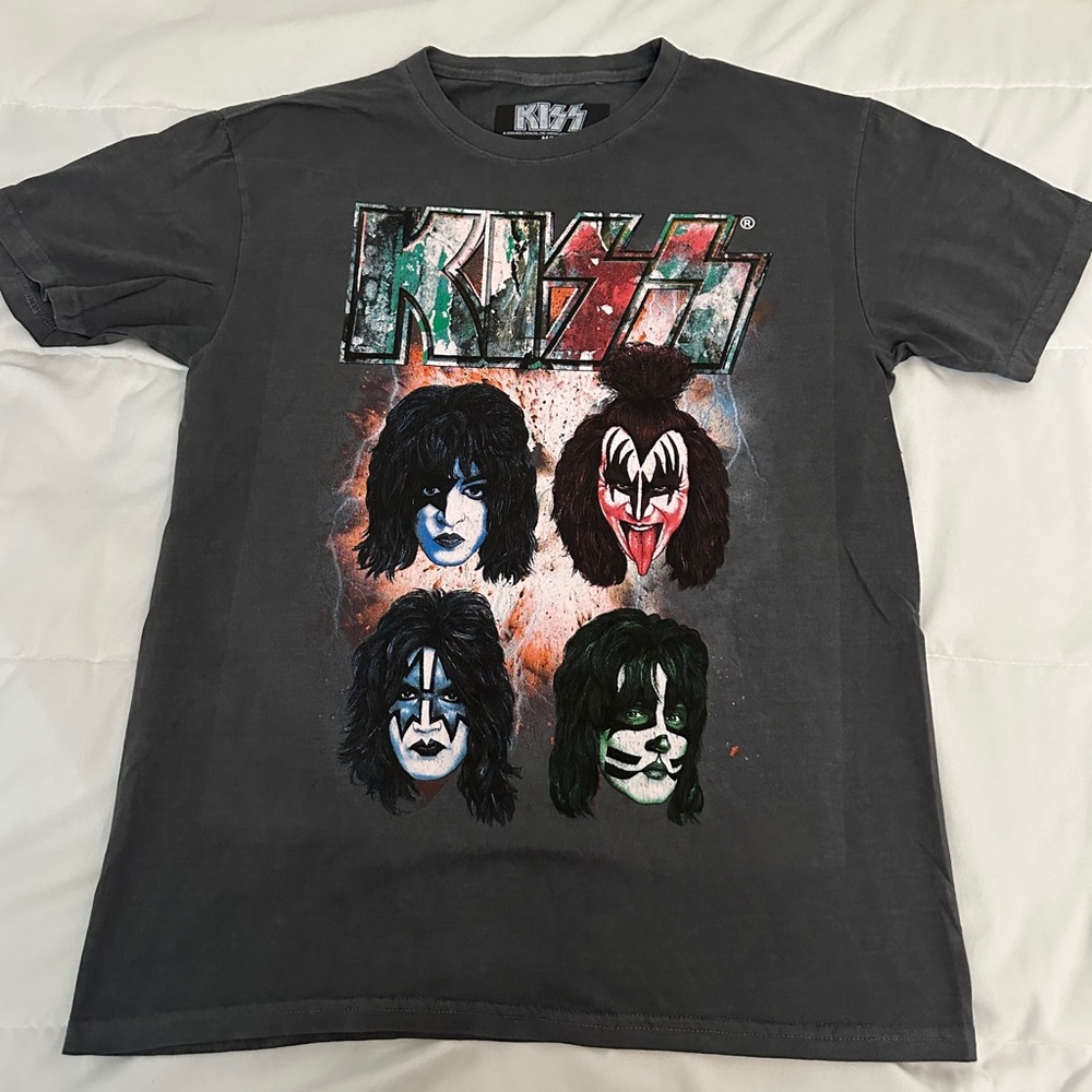 Kiss Gray Graphic Tee - Short Sleeve